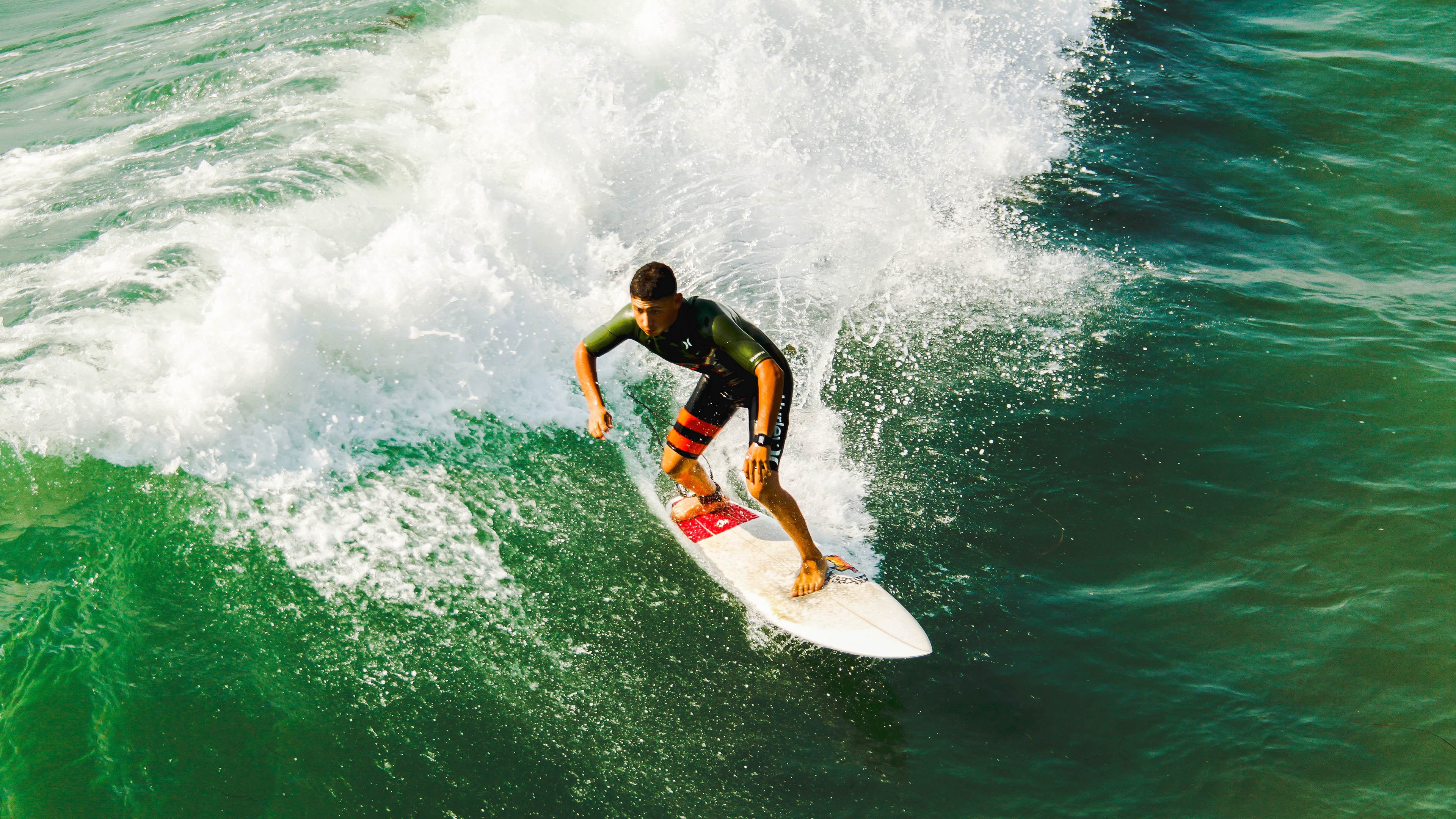 观众持续增长数据表明年轻用户更偏好快节奏高对抗赛事内容，观众人数比预计的增加了2倍的意思
