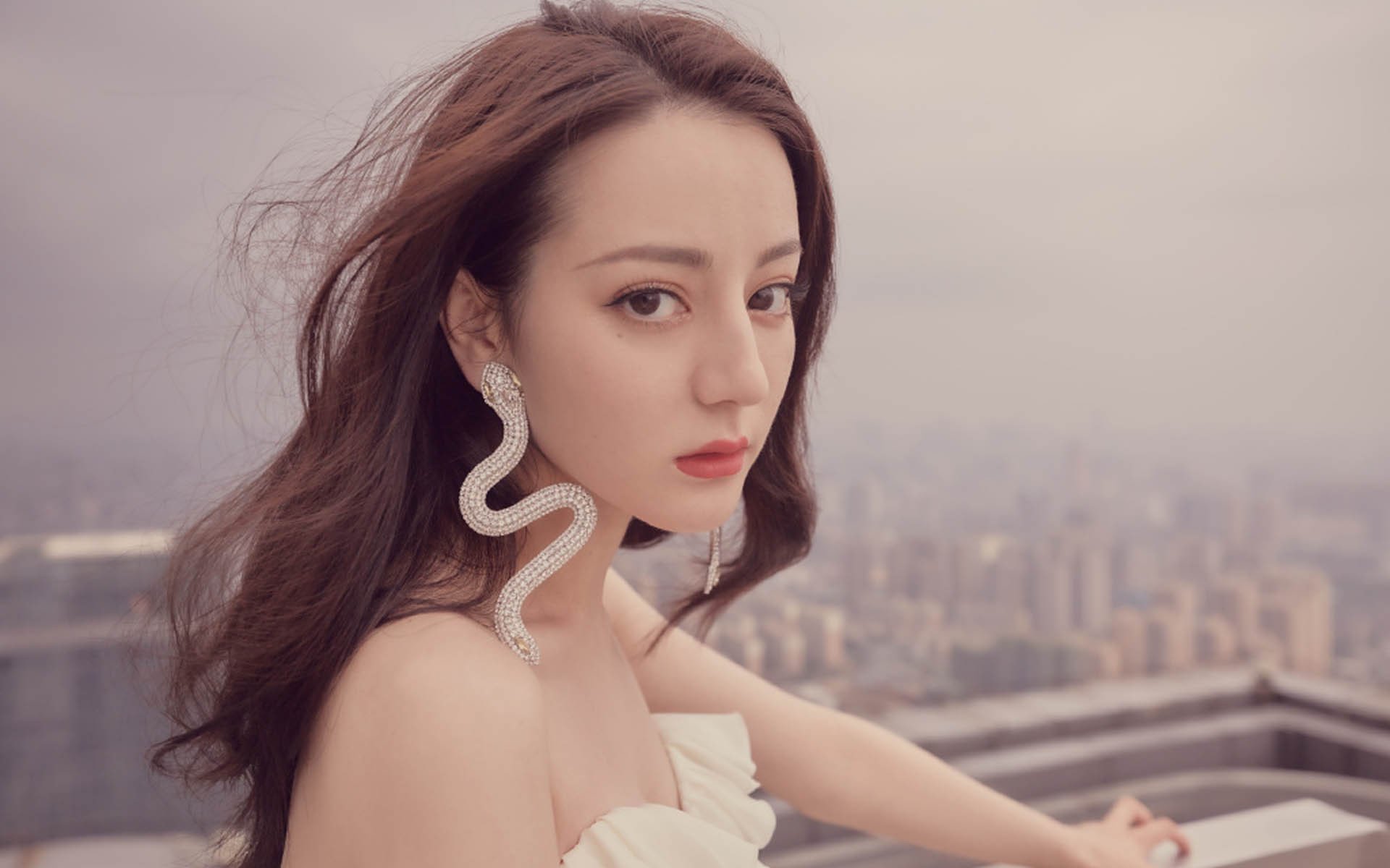 开云下载-全球车迷狂欢：不同国家的赛场习俗，国外赛车场地